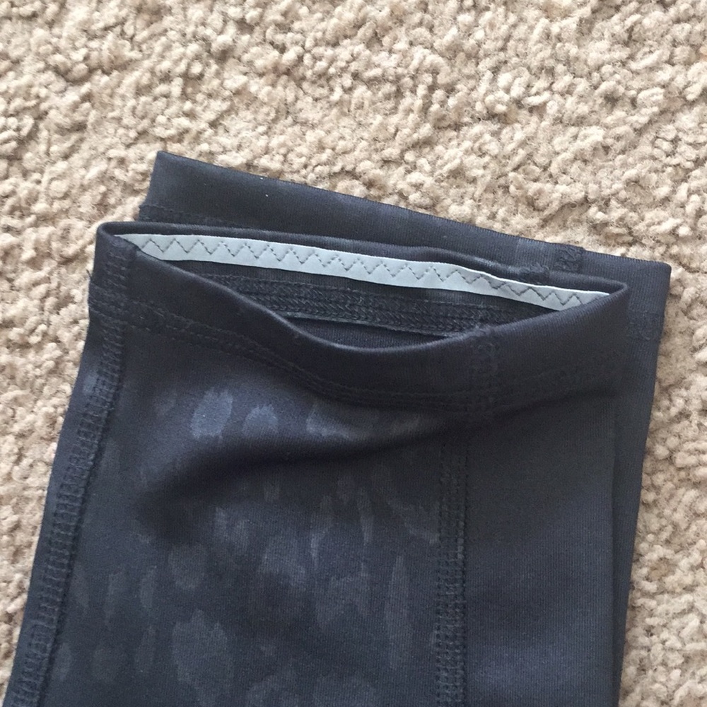 Black leggings new cond - Picture 2 of 5